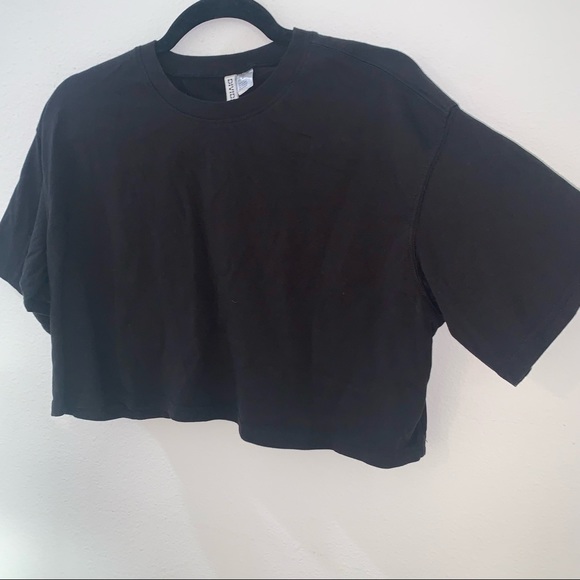H&M Black Crop T-shirt 🌵 - Picture 2 of 3
